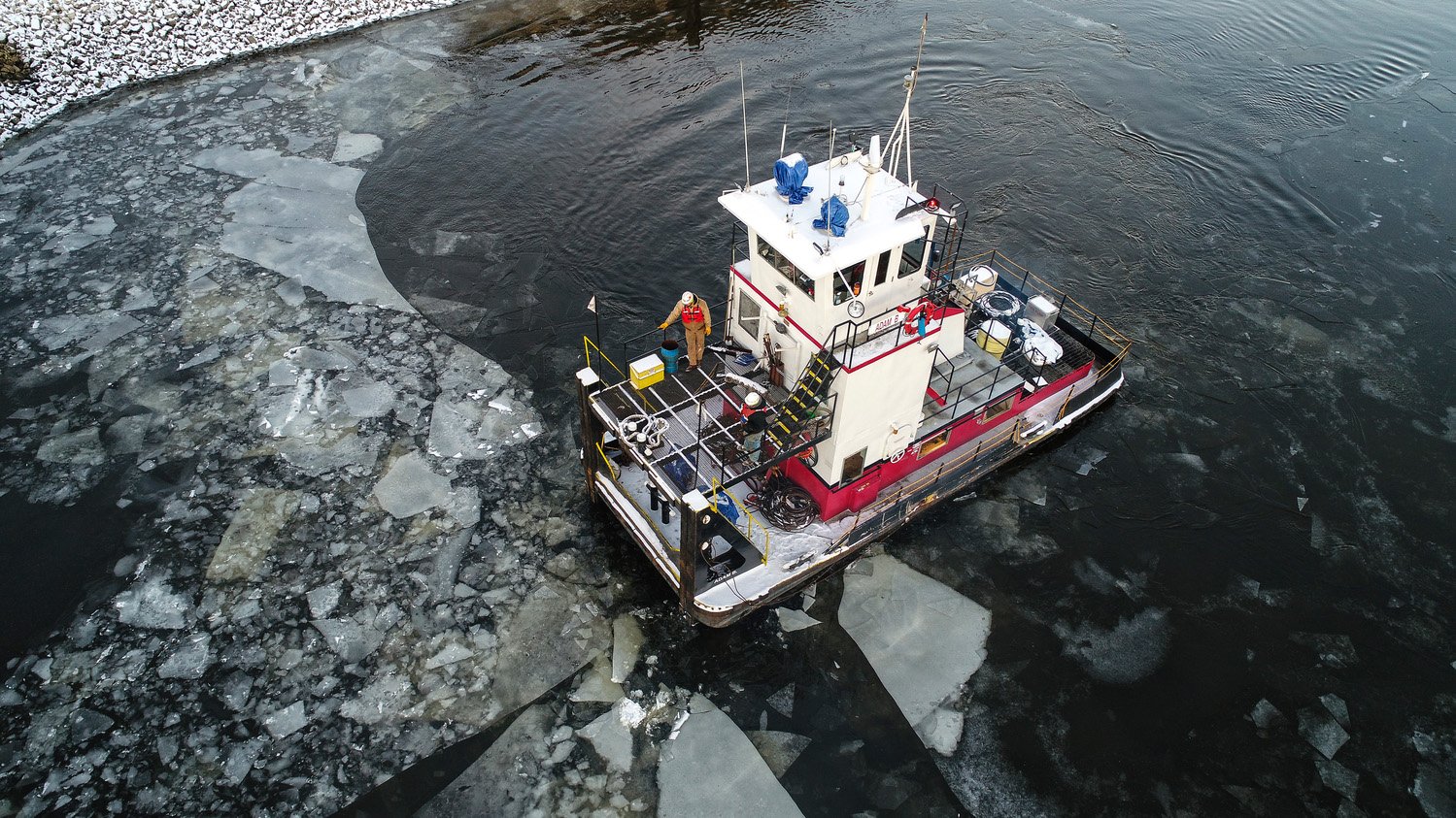 Nelosca's team travels in an ice filled waterway